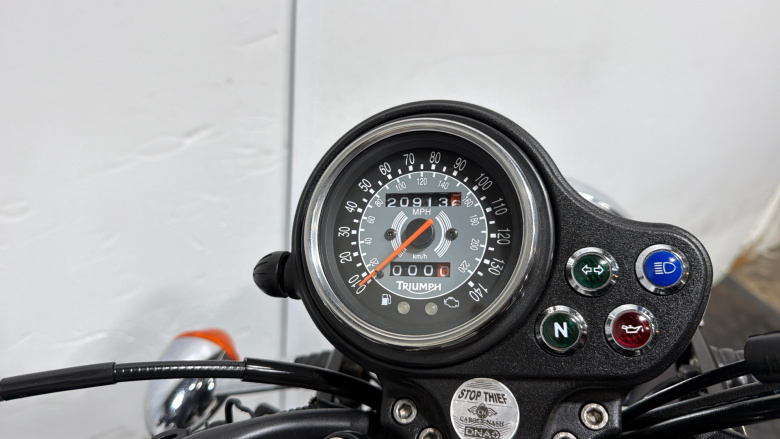 Triumph Bonneville (10MY)